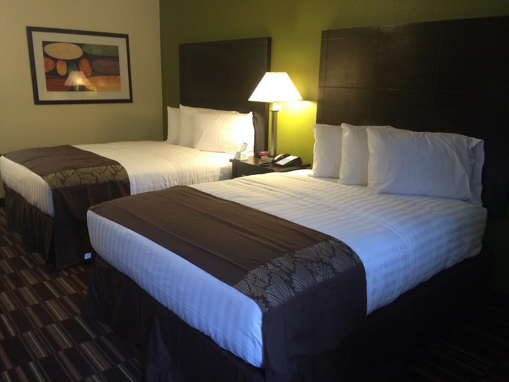 Boarders Inn & Suites By Cobblestone Hotels - Ashland City Room photo